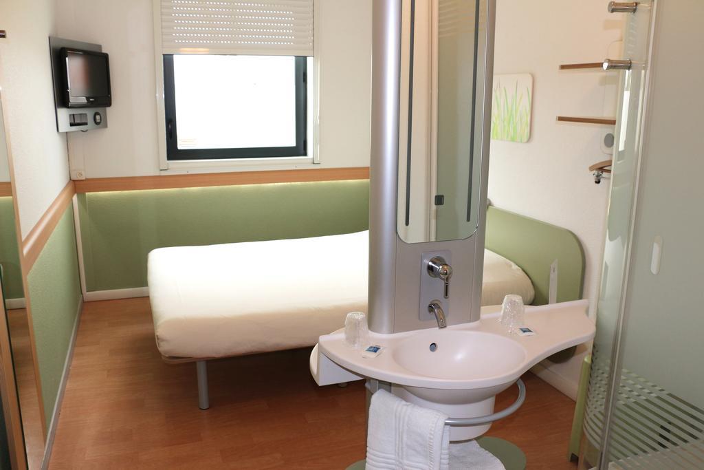 Ibis Budget Castelnaudary - A61 Quarto foto